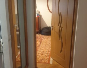 Apartament 3 camere, zona Titulescu-Centru. 
