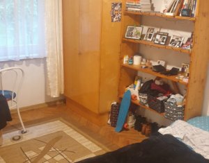 Apartament 3 camere, zona Titulescu-Centru. 