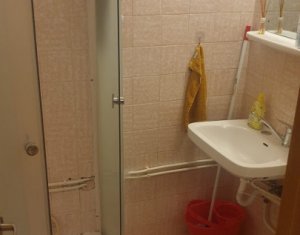 Apartament 3 camere, zona Titulescu-Centru. 