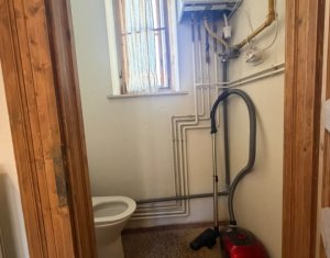 Apartament 2 camere, situat în zona centrală