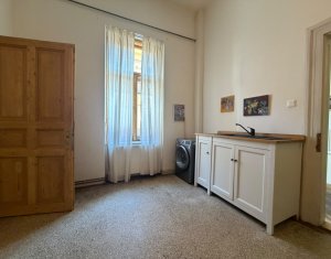 Apartament 2 camere, situat în zona centrală